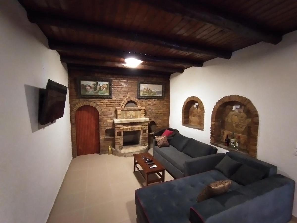 Villa Stonemakers Hide Karyotikon Exterior foto