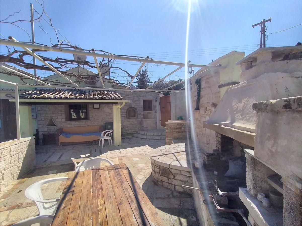 Villa Stonemakers Hide Karyotikon Exterior foto
