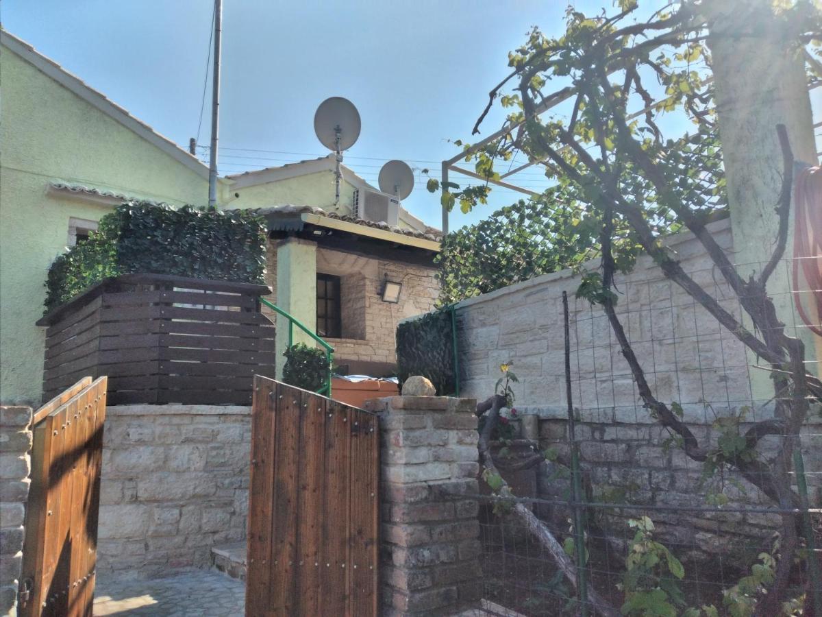 Villa Stonemakers Hide Karyotikon Exterior foto