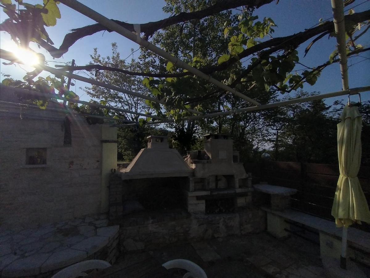 Villa Stonemakers Hide Karyotikon Exterior foto