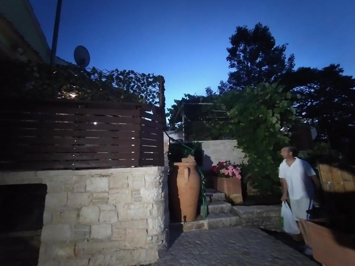 Villa Stonemakers Hide Karyotikon Exterior foto